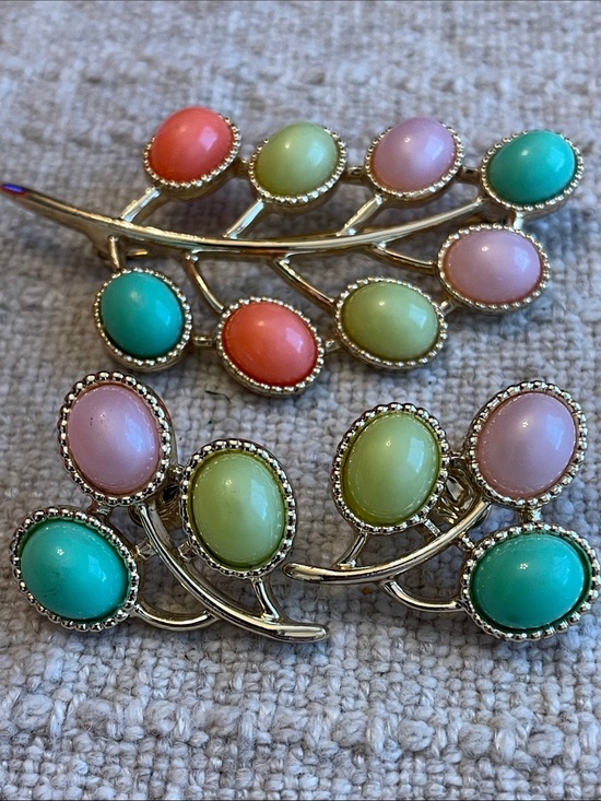 Sarah Coventry Jewelry - Sarah Coventry brooch and earrings set